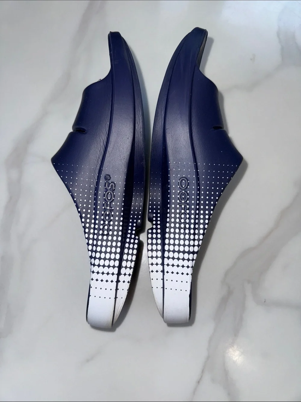 OOFOS pair navy